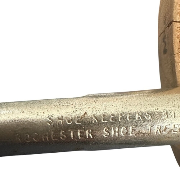 Vintage Wooden Shoe Tree Brown Handle Medium Size 4 Shoe Keeper Travel - Picture 5 of 5